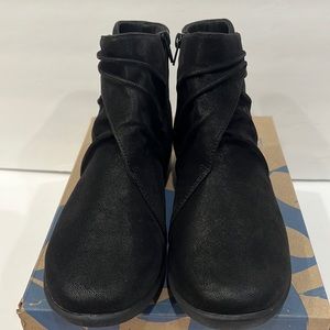 Clarks Cloudsteppers Sillian Tana Women's Ankle Boots size 7.5 Black Brand New.